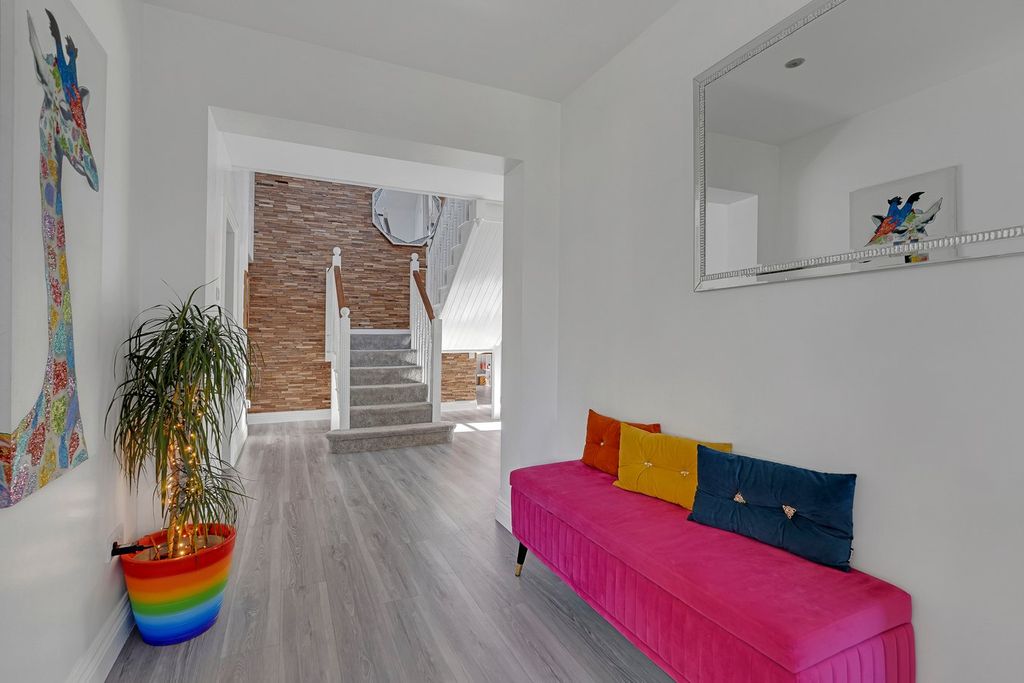 Property photo 3 of 30