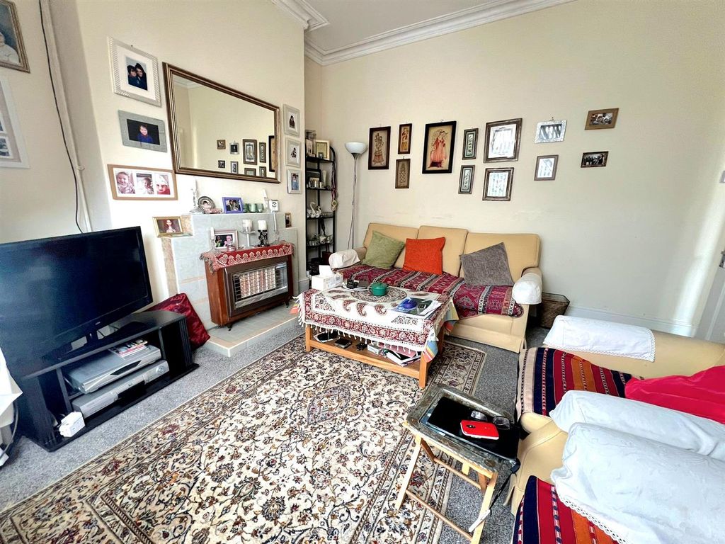 Property photo 3 of 10 Lounge1.Jpg