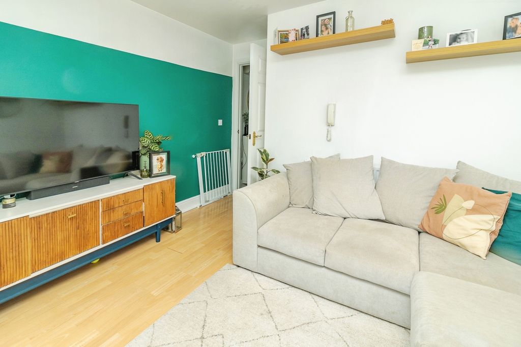 Property photo 2 of 15 Photo