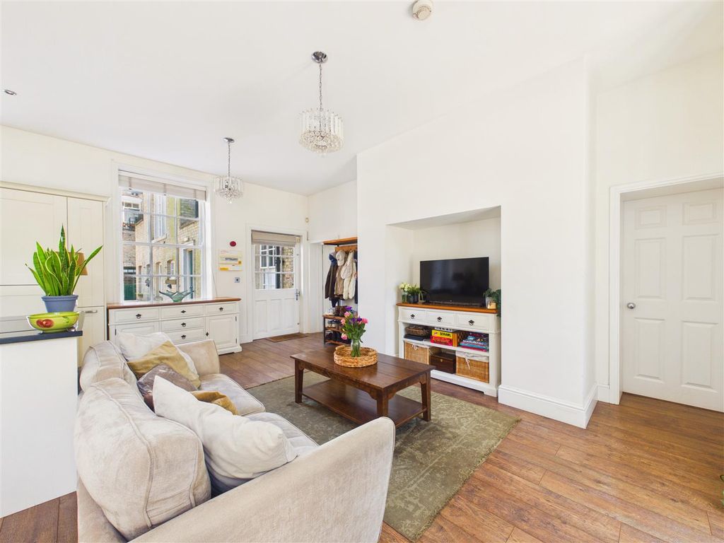 Property photo 3 of 13 Cam05451G0-Pr0163-Still008.Jpg