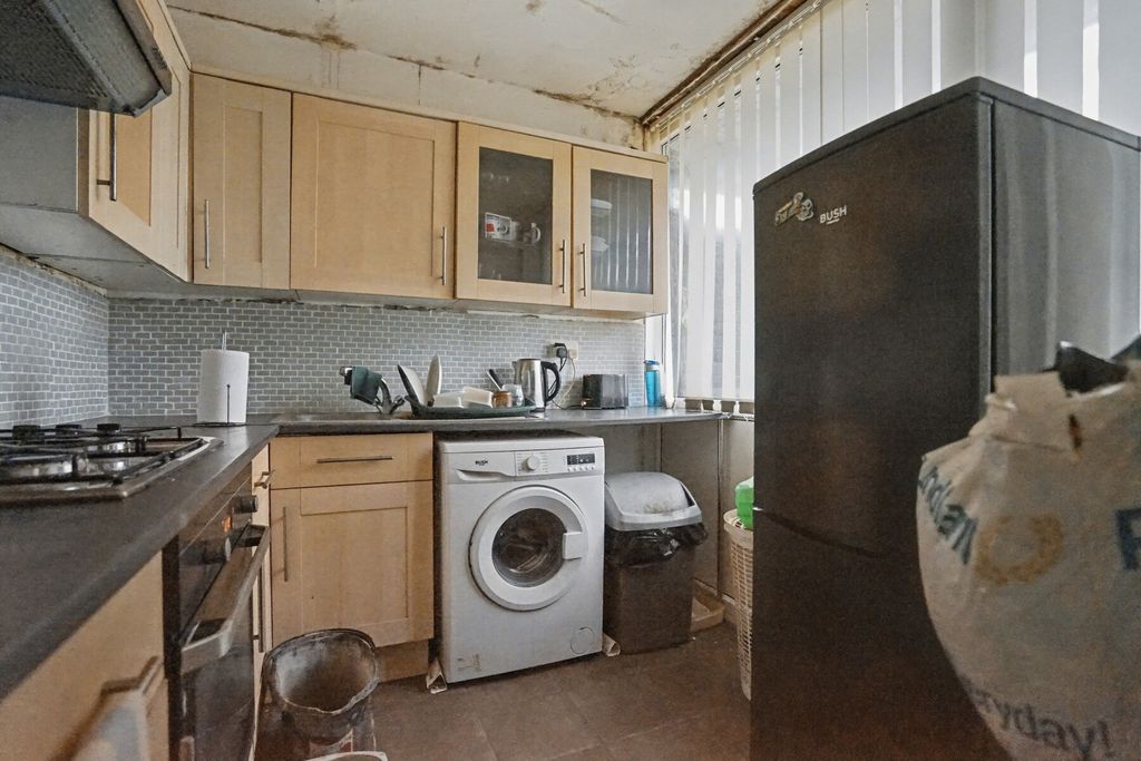Property photo 3 of 6 Kirwyn Way- Kitchen
