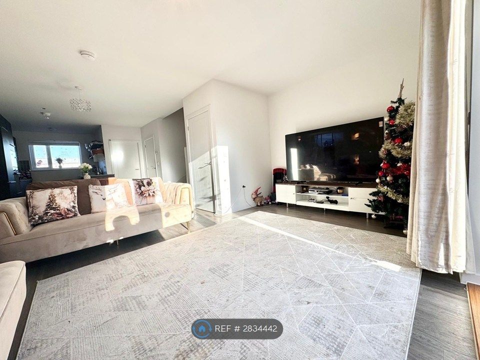 Property photo 3 of 35