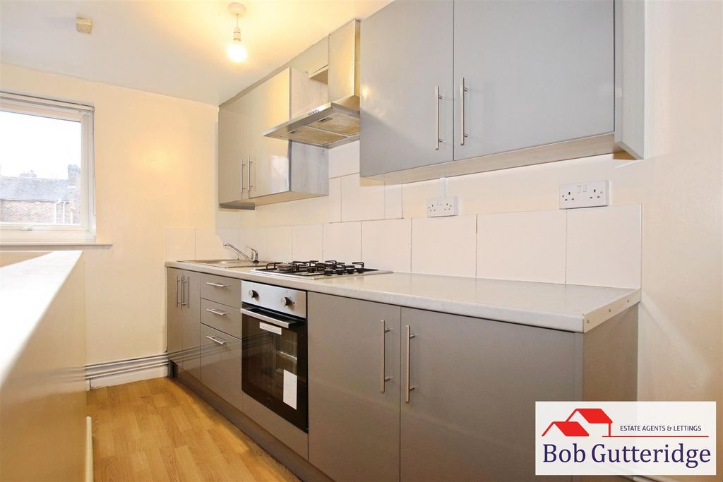 Property photo 3 of 11 Kitchen / Living / Diner