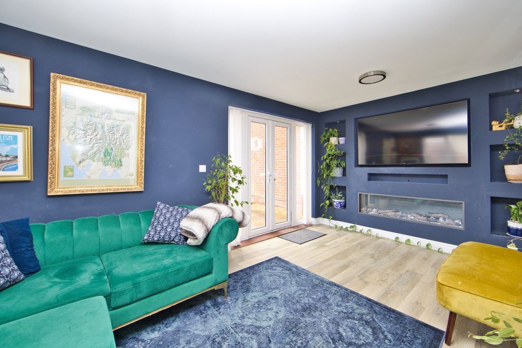 Property photo 2 of 13 Picture 2