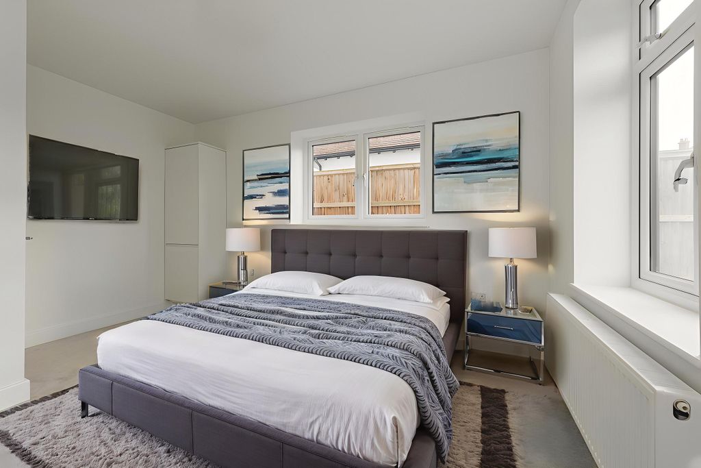 Property photo 3 of 13 Bedroom