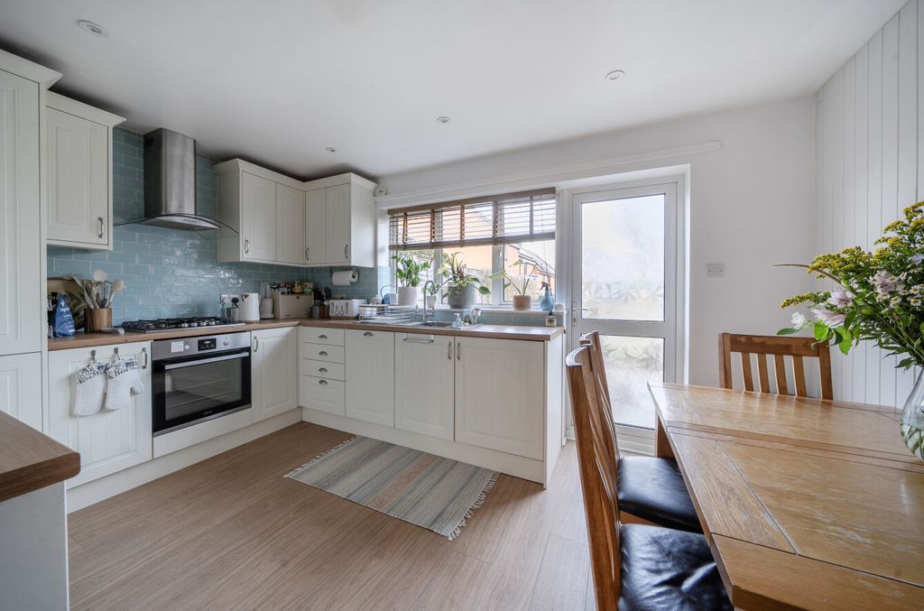 Property photo 3 of 16 1416158-11-69A9Cb...