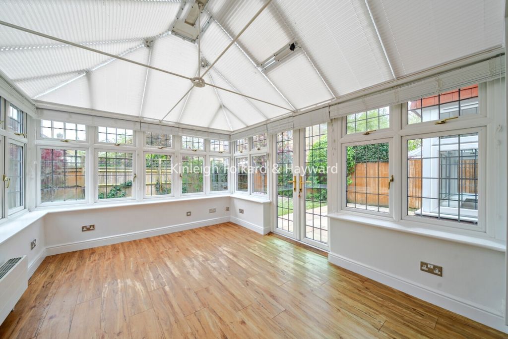 Property photo 3 of 14 3966Aa13-B3De-4E0E-9