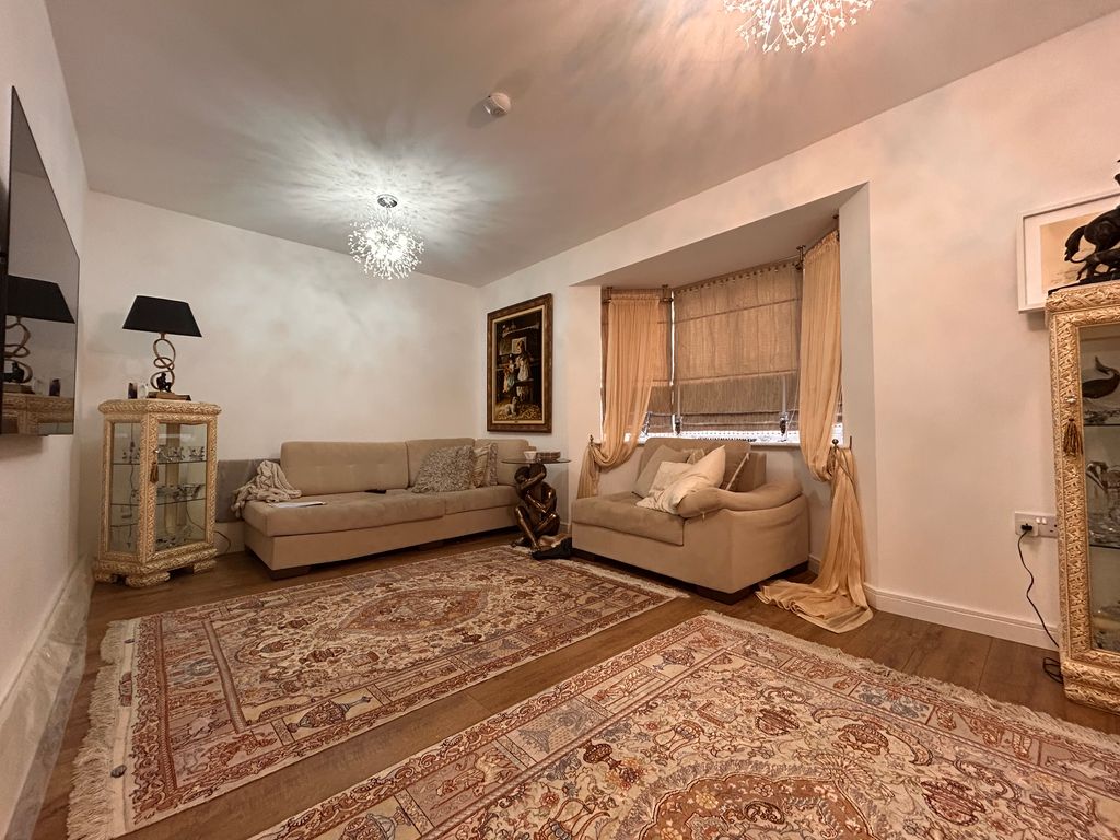 Property photo 2 of 12 Image