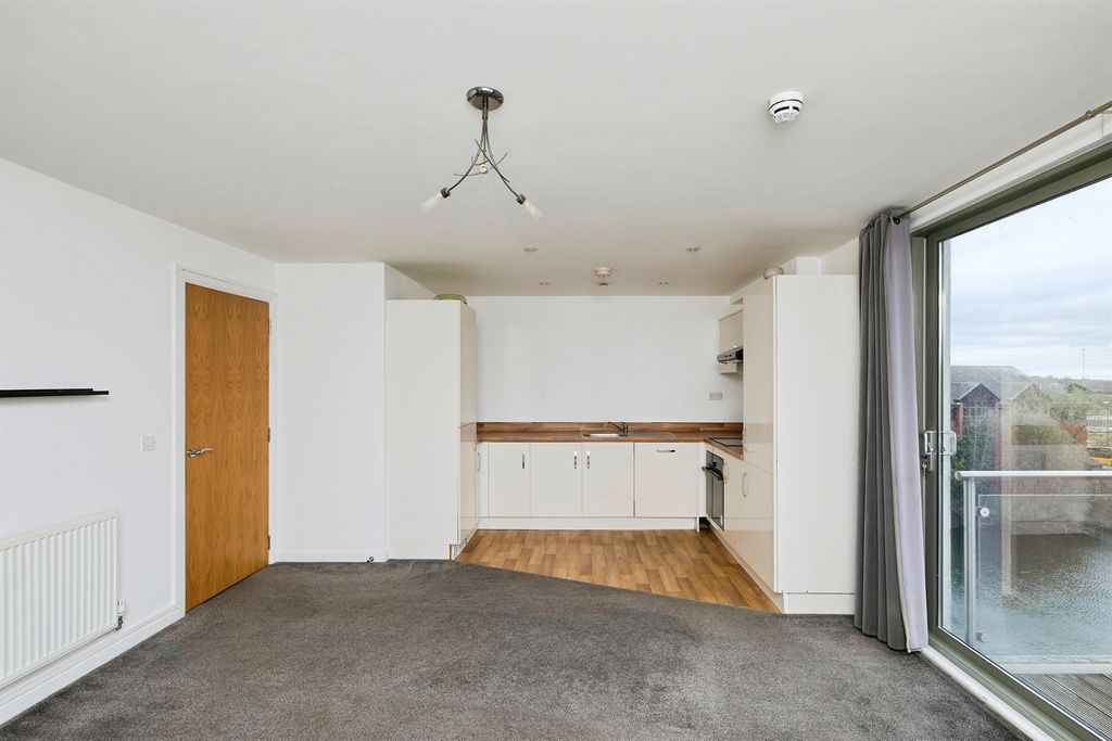 Property photo 3 of 12