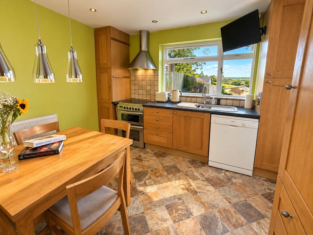 Property photo 3 of 19 Kitchen