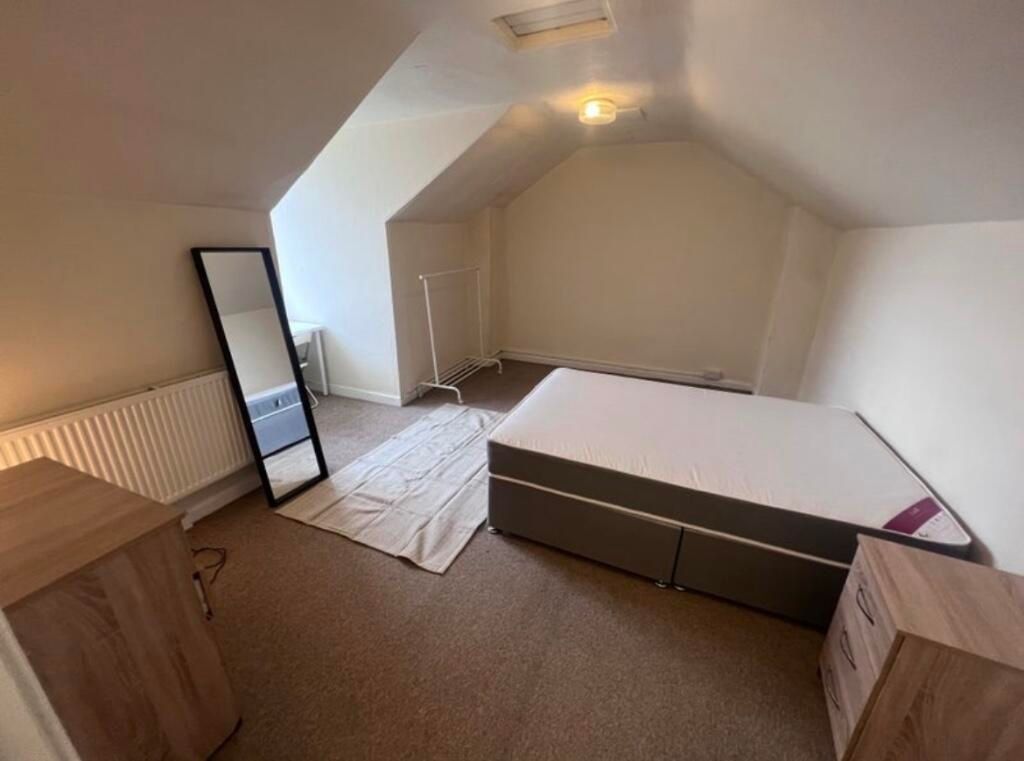 Property photo 2 of 6 A Bright And Cozy Master Bedroom Featuring A Neatl...