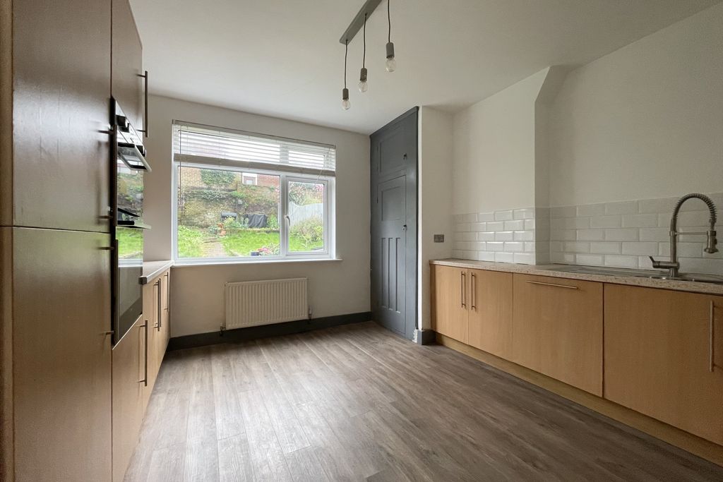 Property photo 3 of 9 3