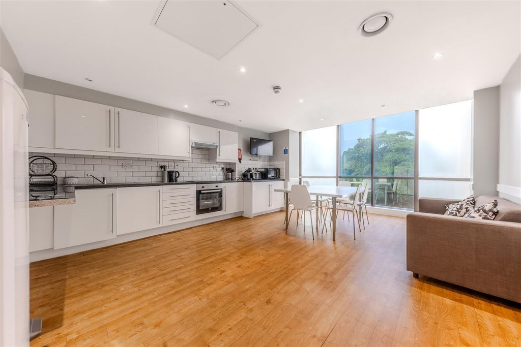 Property photo 1 of 10 Pose.Jpg