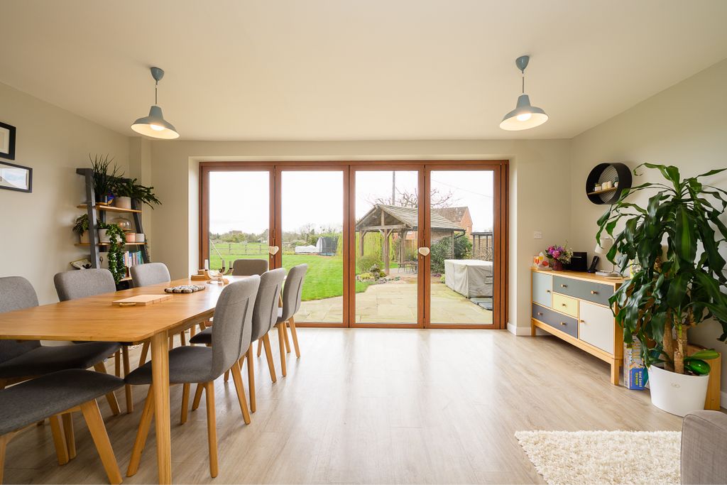 Property photo 2 of 18 Wellmead-20