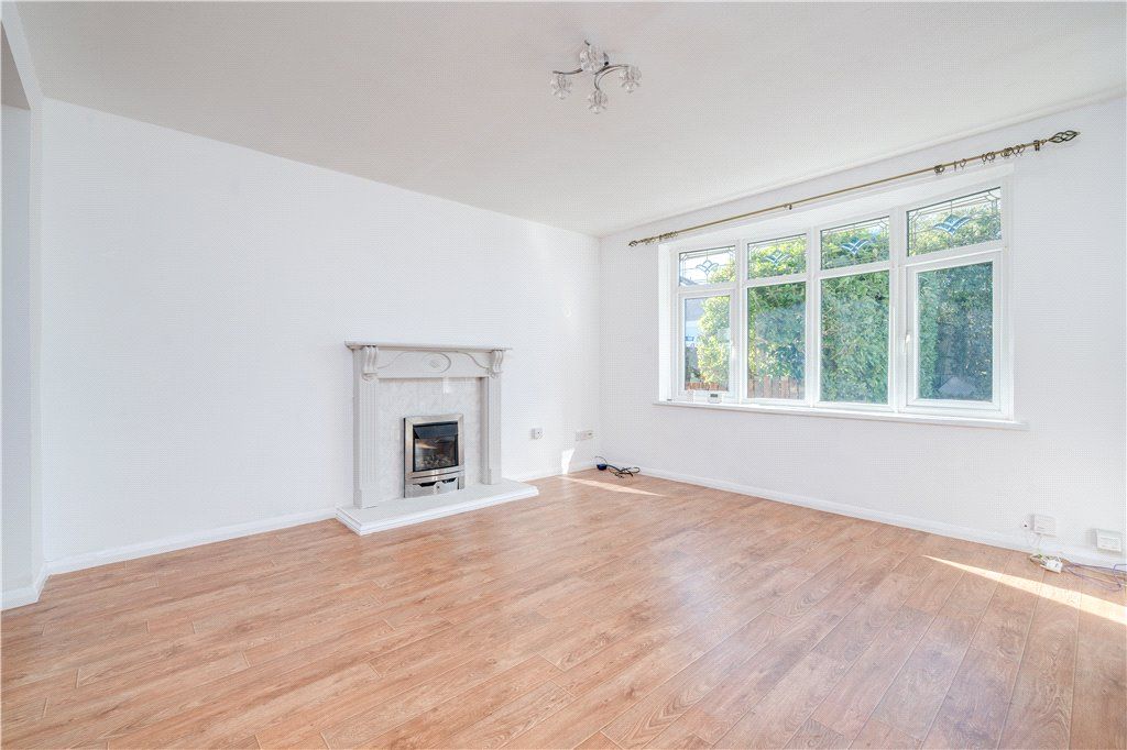 Property photo 3 of 18 Sitting Room