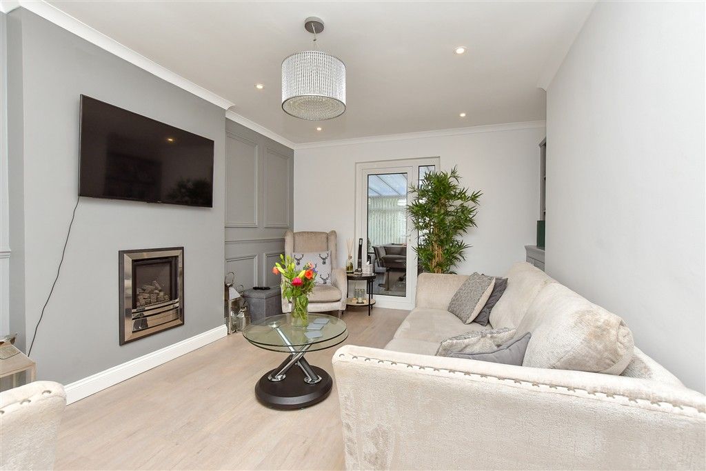 Property photo 3 of 14 Lounge