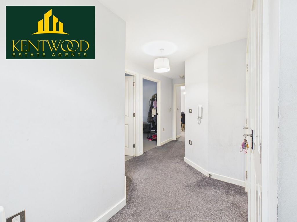 Property photo 3 of 12 Hallway
