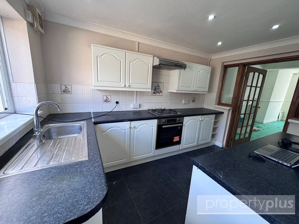 Property photo 3 of 12 Picture No. 11