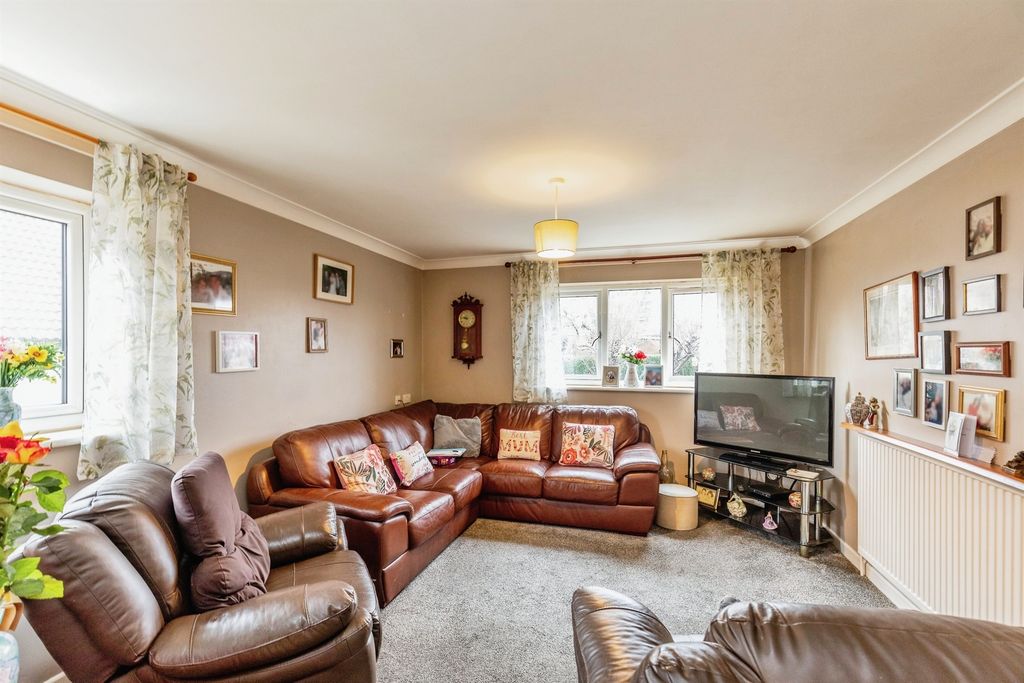 Property photo 2 of 12