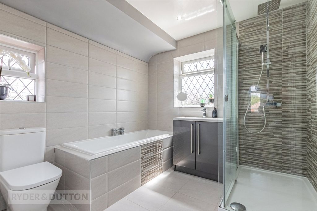 Property photo 1 of 27 Bathroom