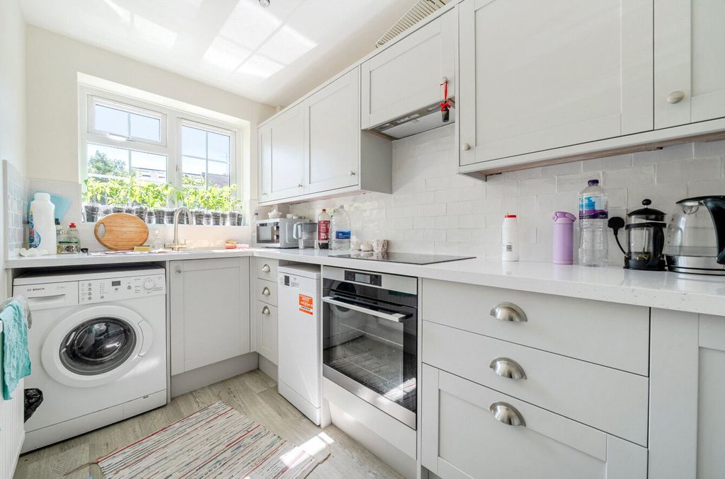 Property photo 2 of 16 Kitchen