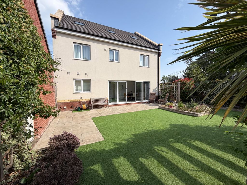 Property photo 3 of 27