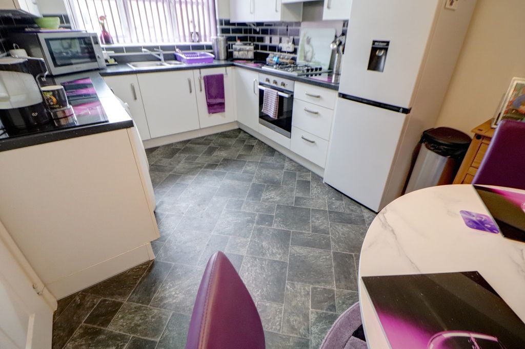 Property photo 3 of 18 3