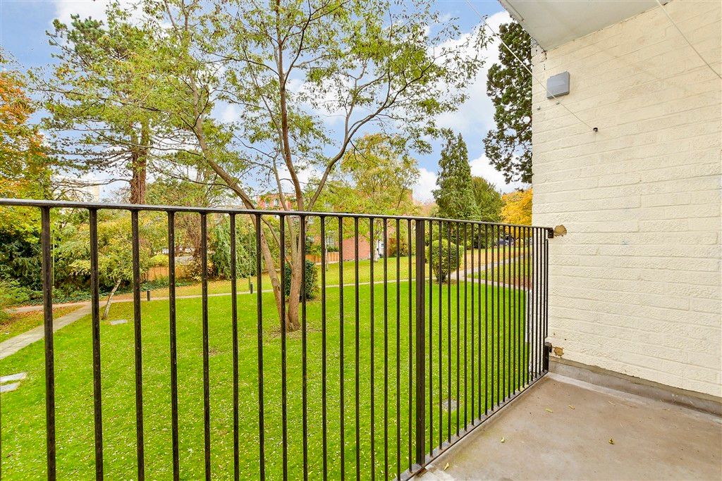 Property photo 2 of 11 Balcony / Terrace