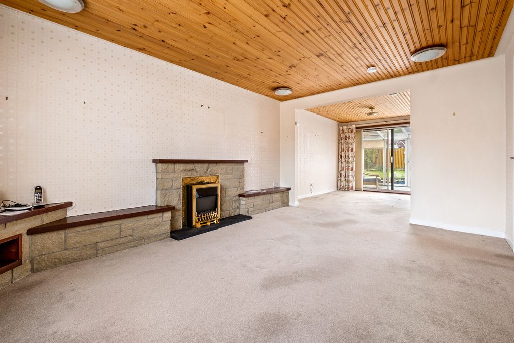 Property photo 2 of 27