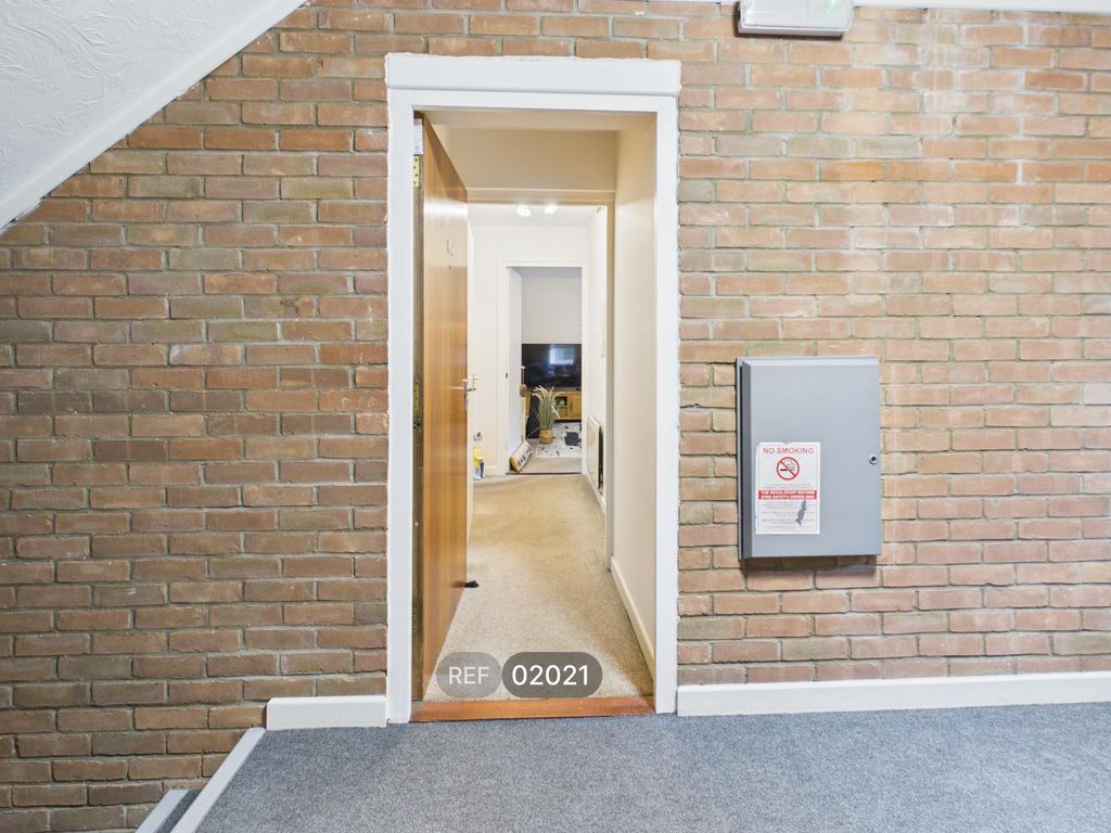 Property photo 2 of 10 Hallway