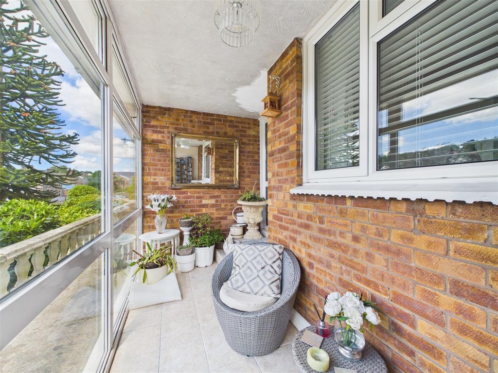 Property photo 2 of 39