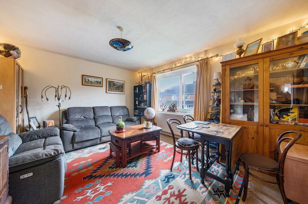 Property photo 3 of 10 Living Room