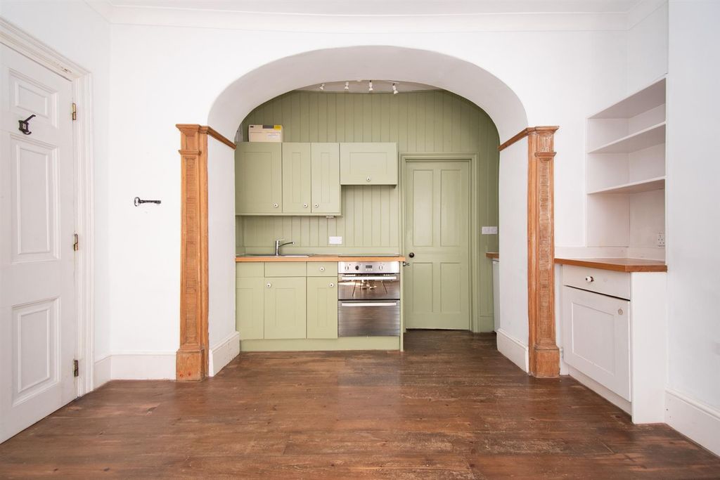 Property photo 3 of 12 Kitchen