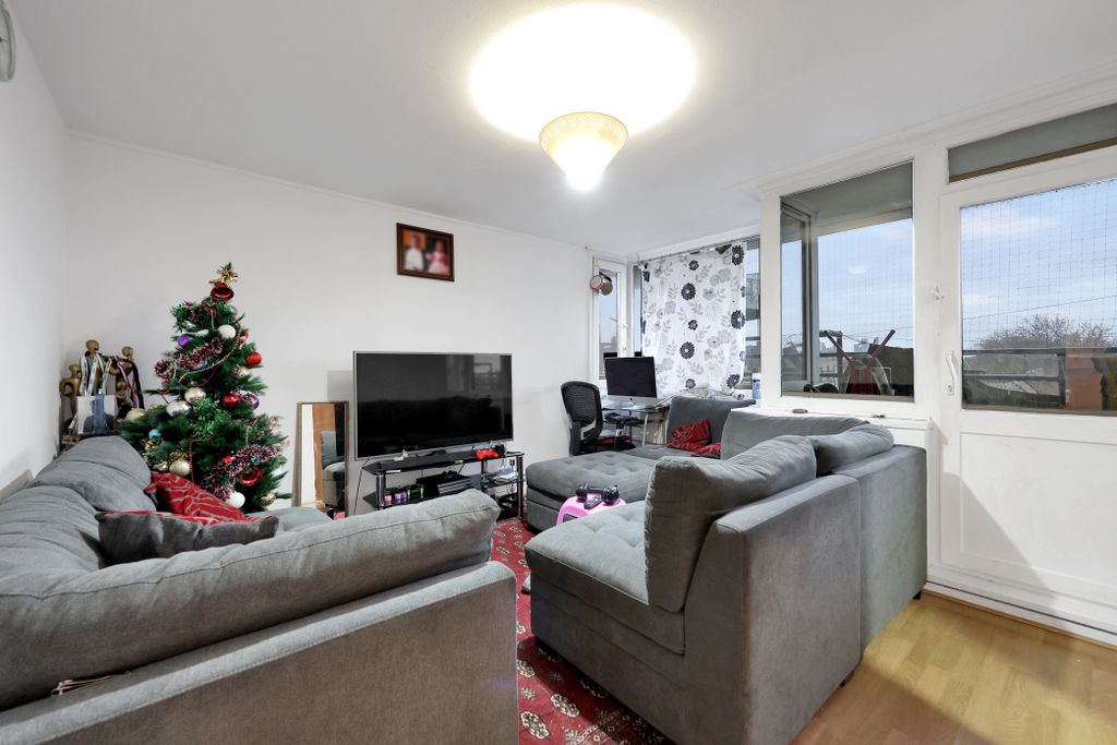 Property photo 2 of 12