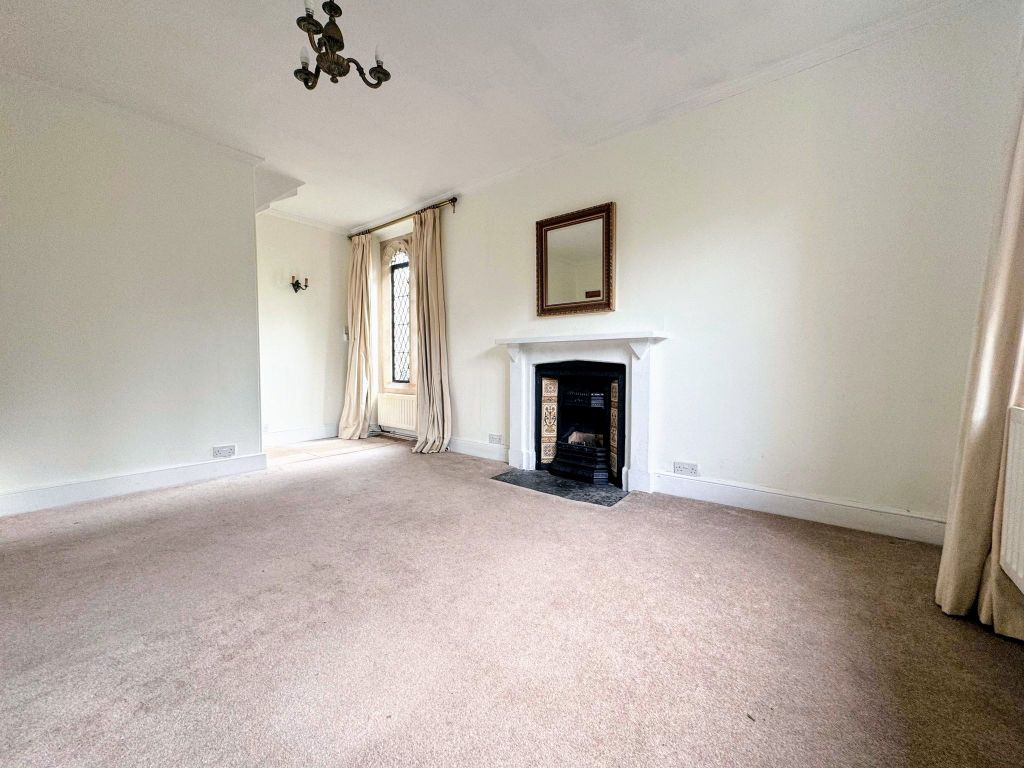 Property photo 3 of 11 Living Room