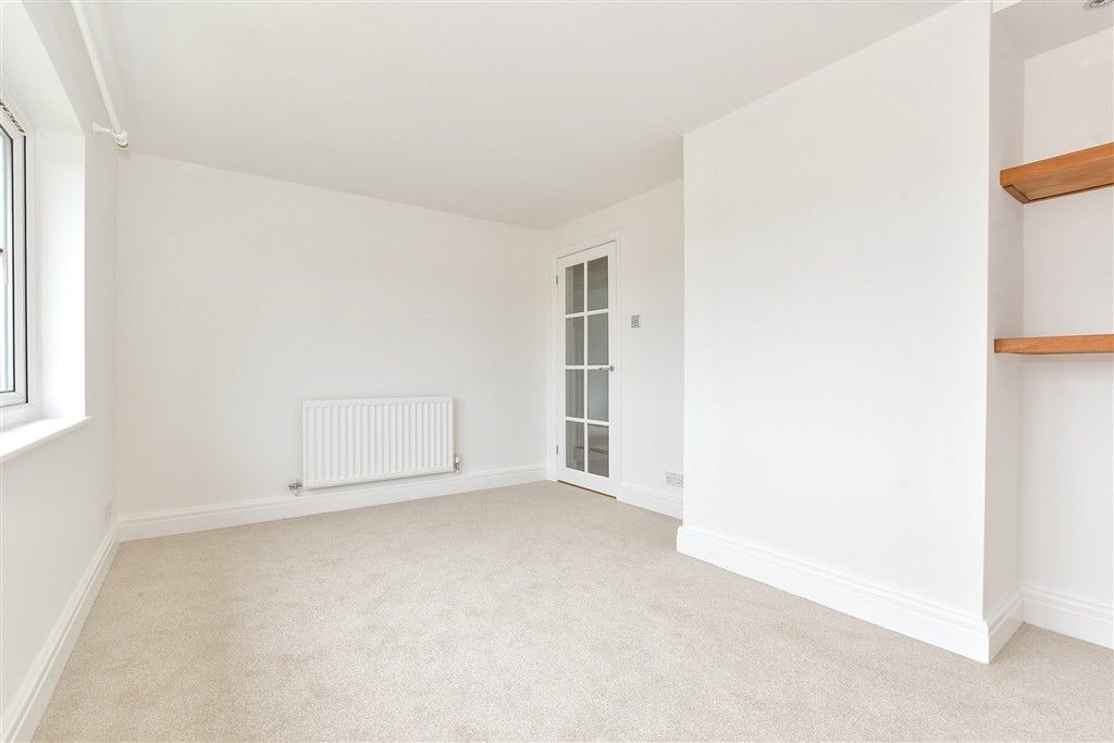 Property photo 3 of 11 Lounge