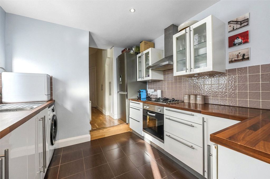 Property photo 3 of 20 Kitchen