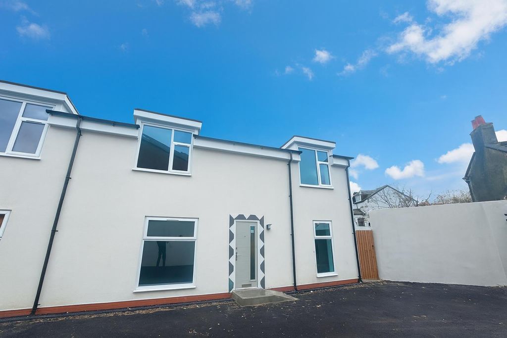 Property photo 1 of 34 5Ec5Acb7-3350-4954-A47F-F69Fccb8F7B9.Png