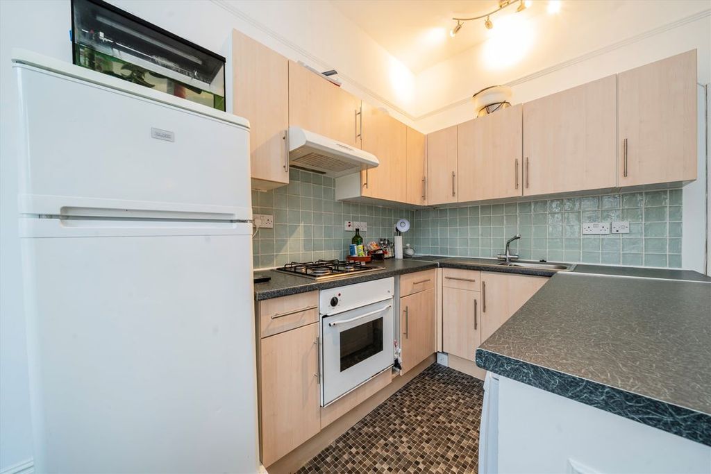 Property photo 3 of 5