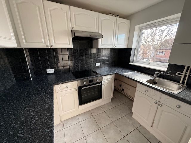 Property photo 3 of 6 Kitchen