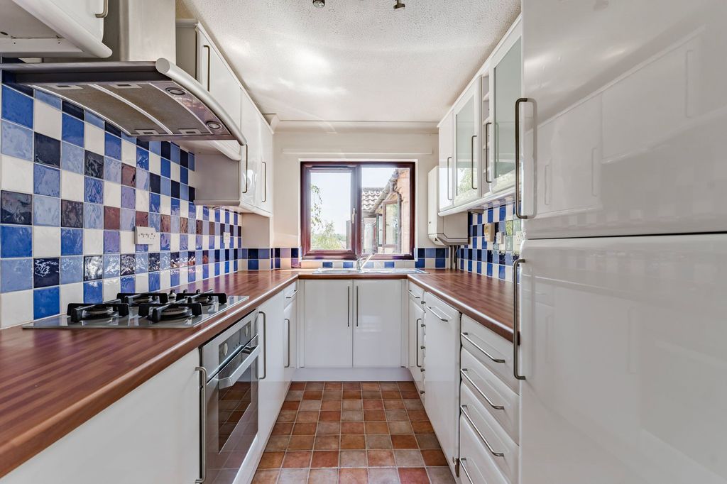 Property photo 3 of 11