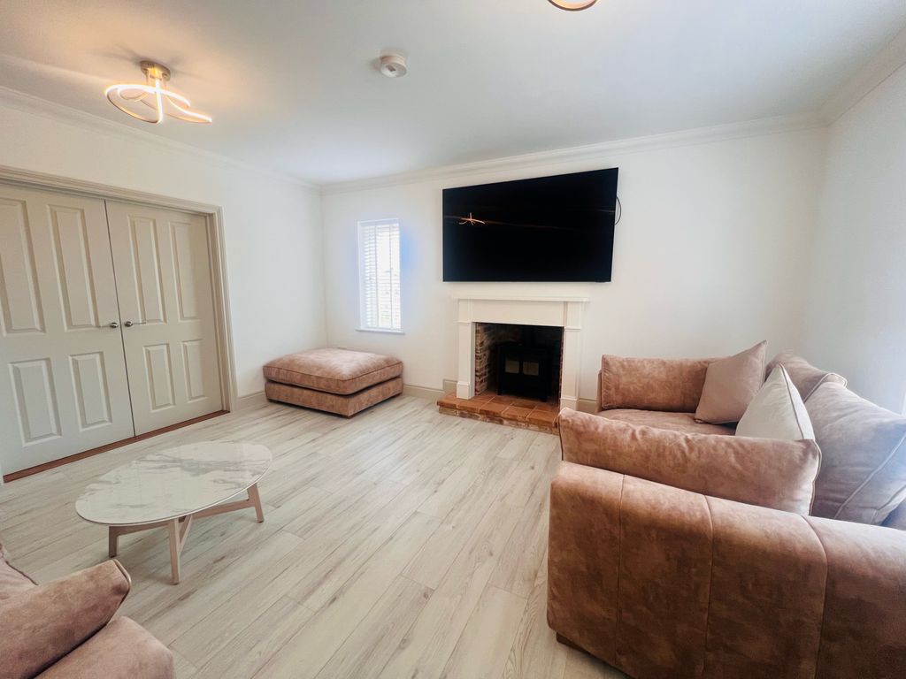 Property photo 2 of 23