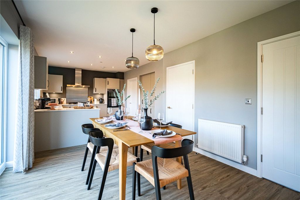 Property photo 2 of 5 Show Home