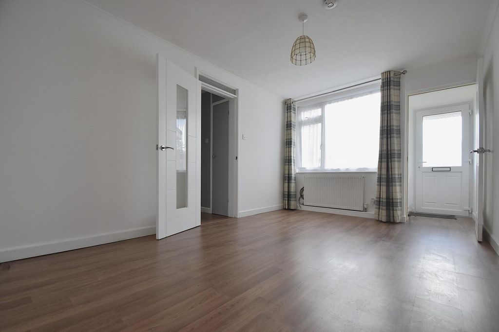 Property photo 3 of 7 Living Room