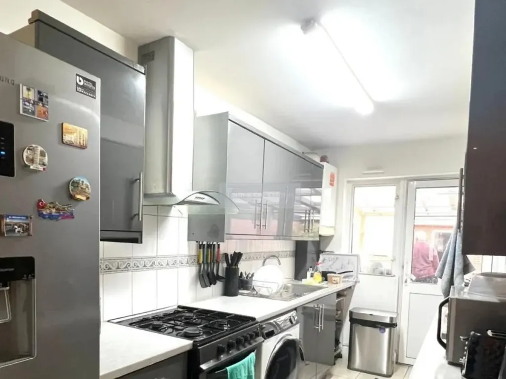 Property photo 2 of 3