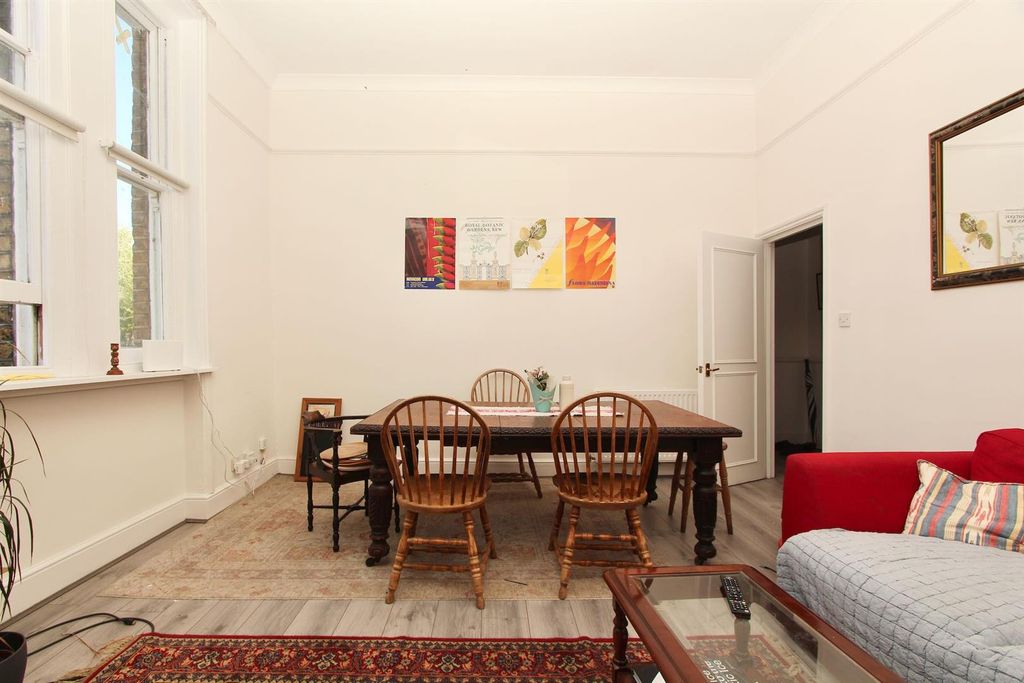 Property photo 3 of 11 Amhurst Road, N16