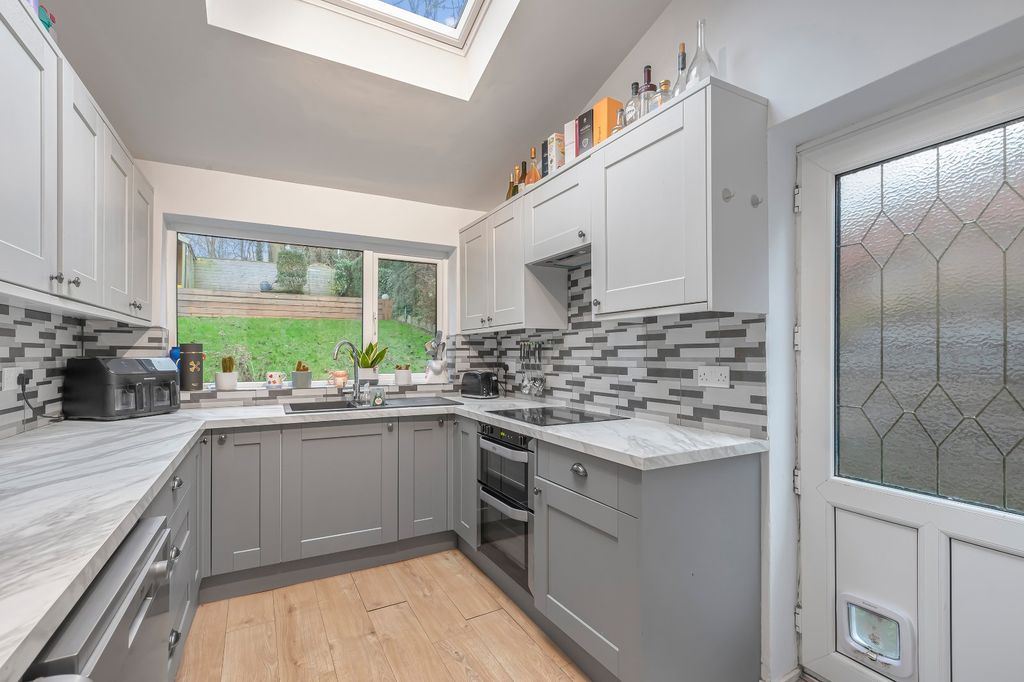 Property photo 2 of 20 Picture No. 21