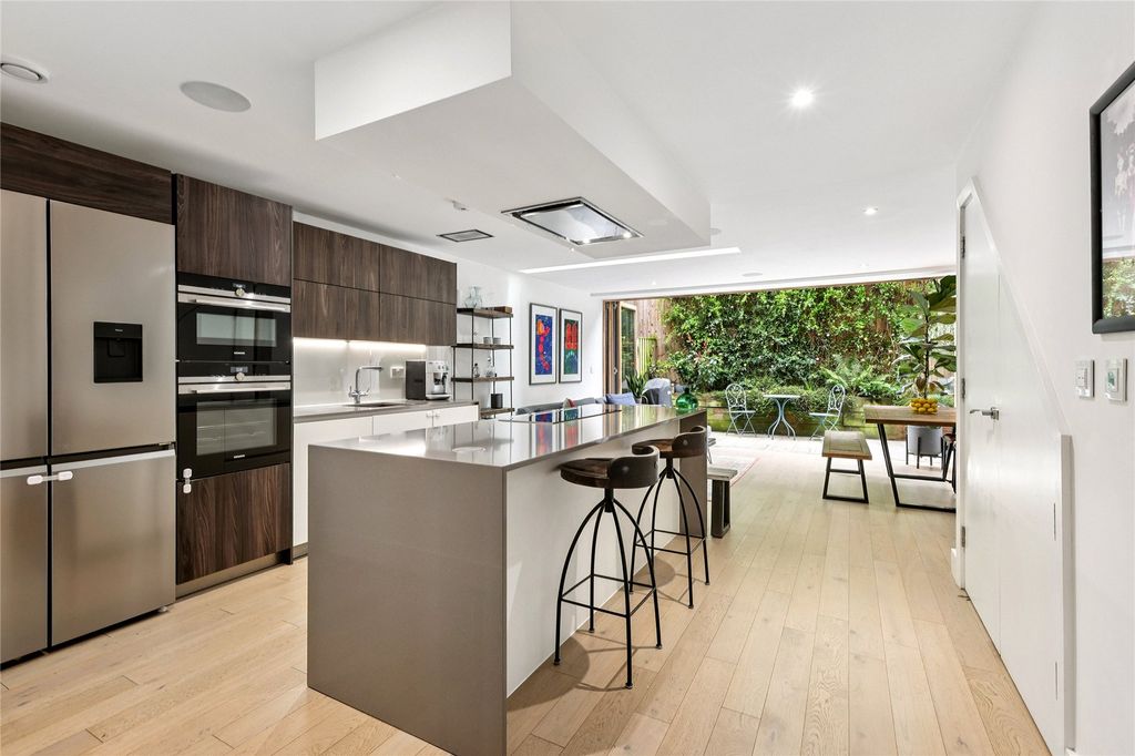 Property photo 2 of 16 Kitchen