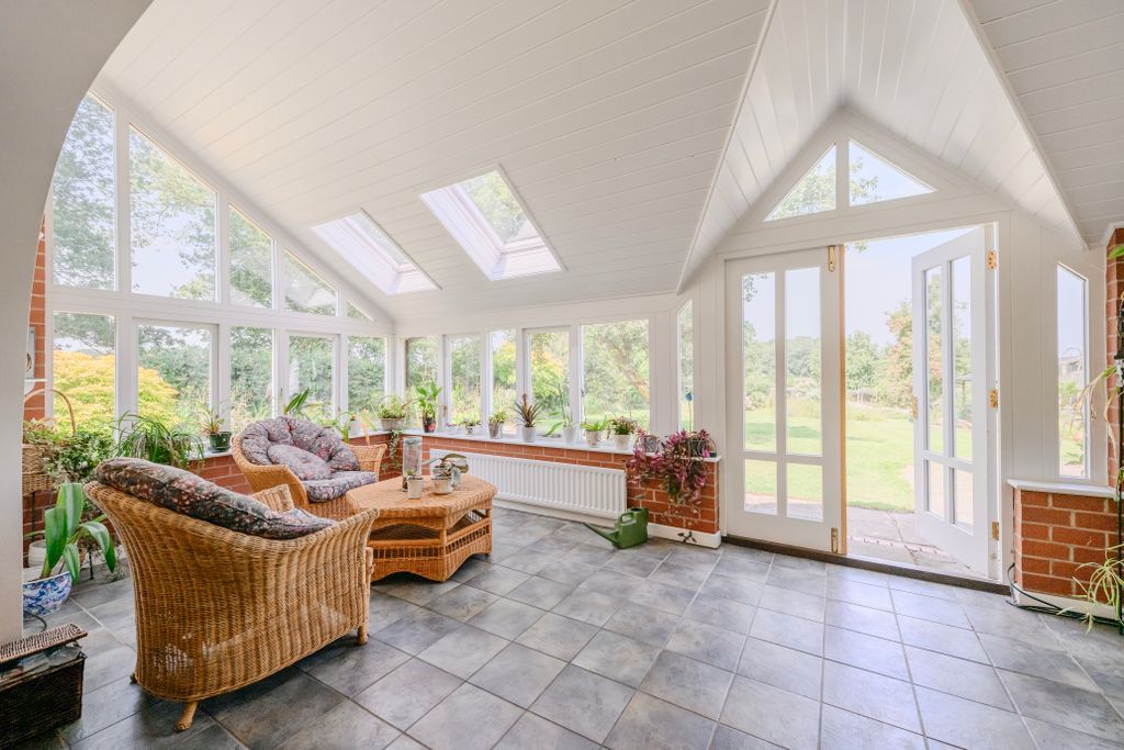 Property photo 3 of 36 Summer Room