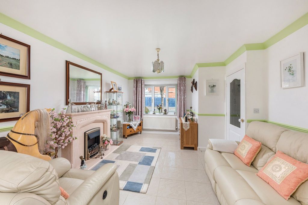 Property photo 2 of 14 Picture No. 12